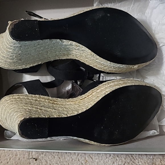 Guess - Picture 3 of 3